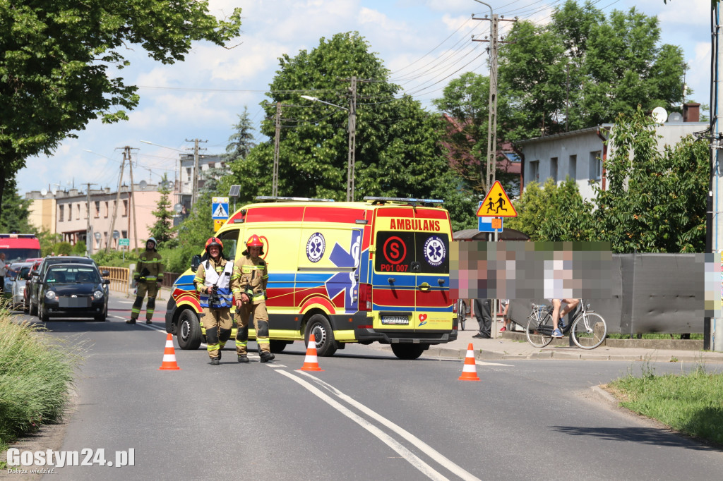 Groźny wypadek w drodze na Świętą Górę. Rannego księdza zabrał helikopter