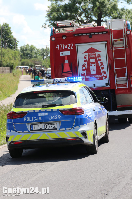 Groźny wypadek w drodze na Świętą Górę. Rannego księdza zabrał helikopter