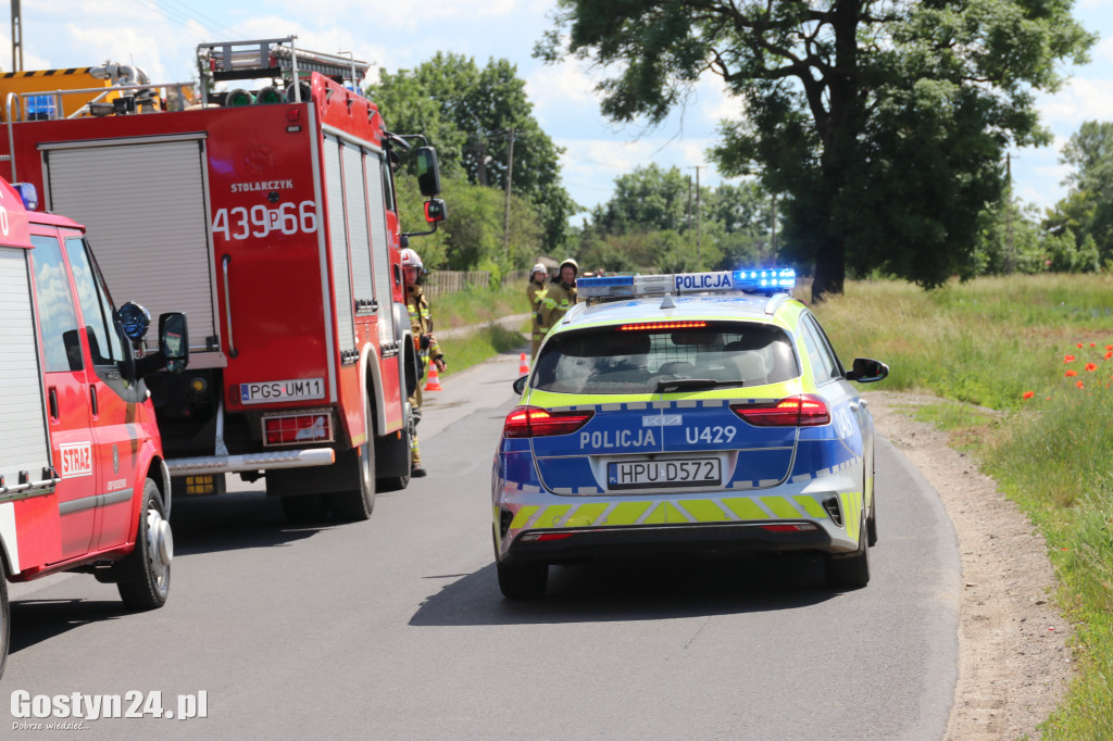 Groźny wypadek w drodze na Świętą Górę. Rannego księdza zabrał helikopter