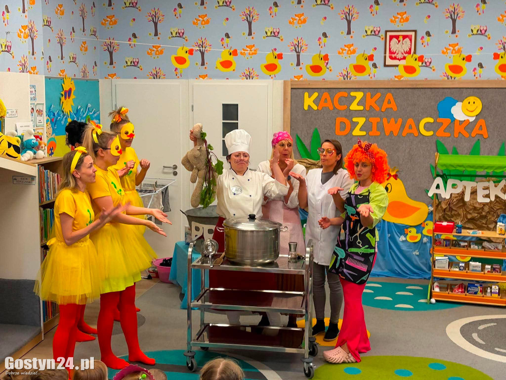 Nauczyciele przygotowali dla dzieci wyjątkowy spektakl