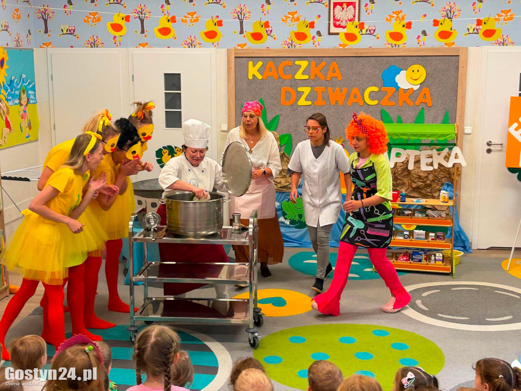 Nauczyciele przygotowali dla dzieci wyjątkowy spektakl