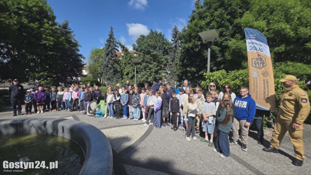 Akcja służb z uczniami w Gostyniu
