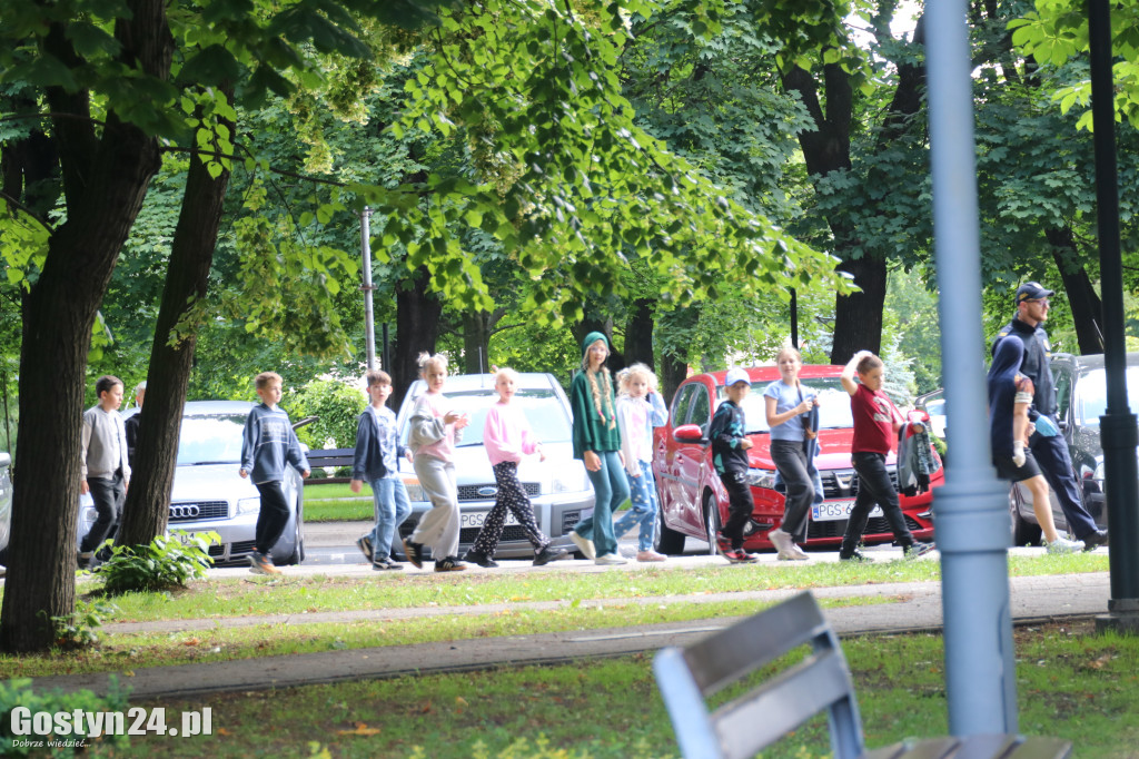 Akcja służb z uczniami w Gostyniu