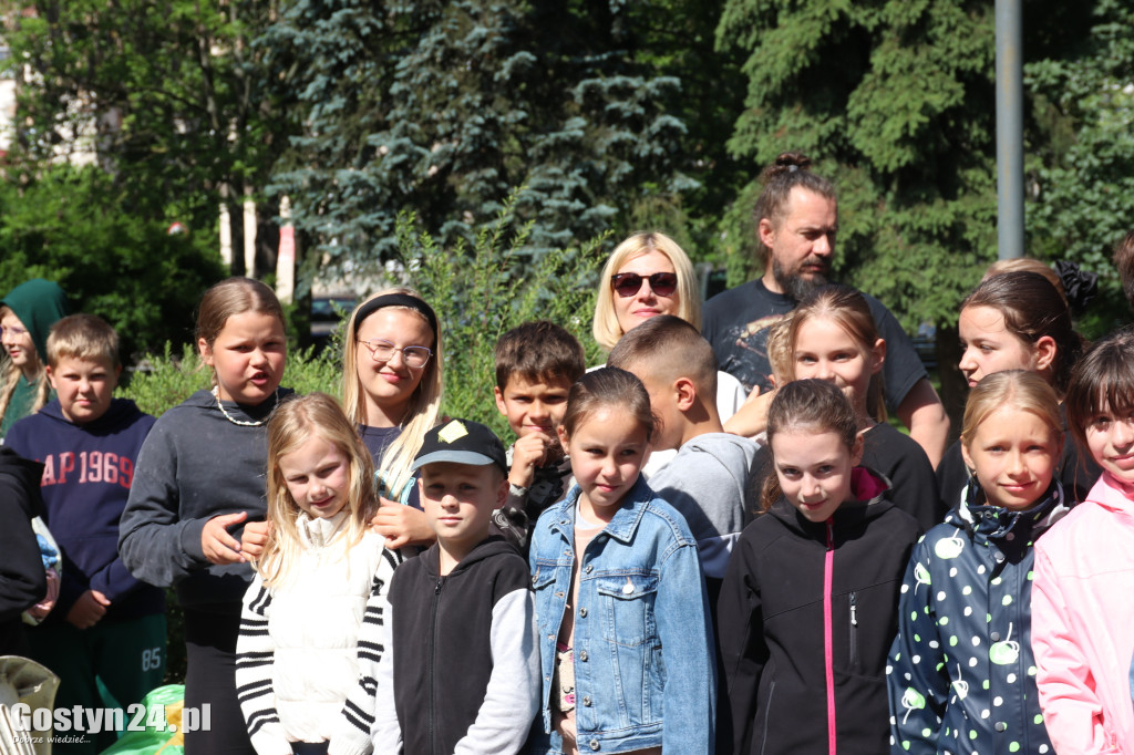 Akcja służb z uczniami w Gostyniu