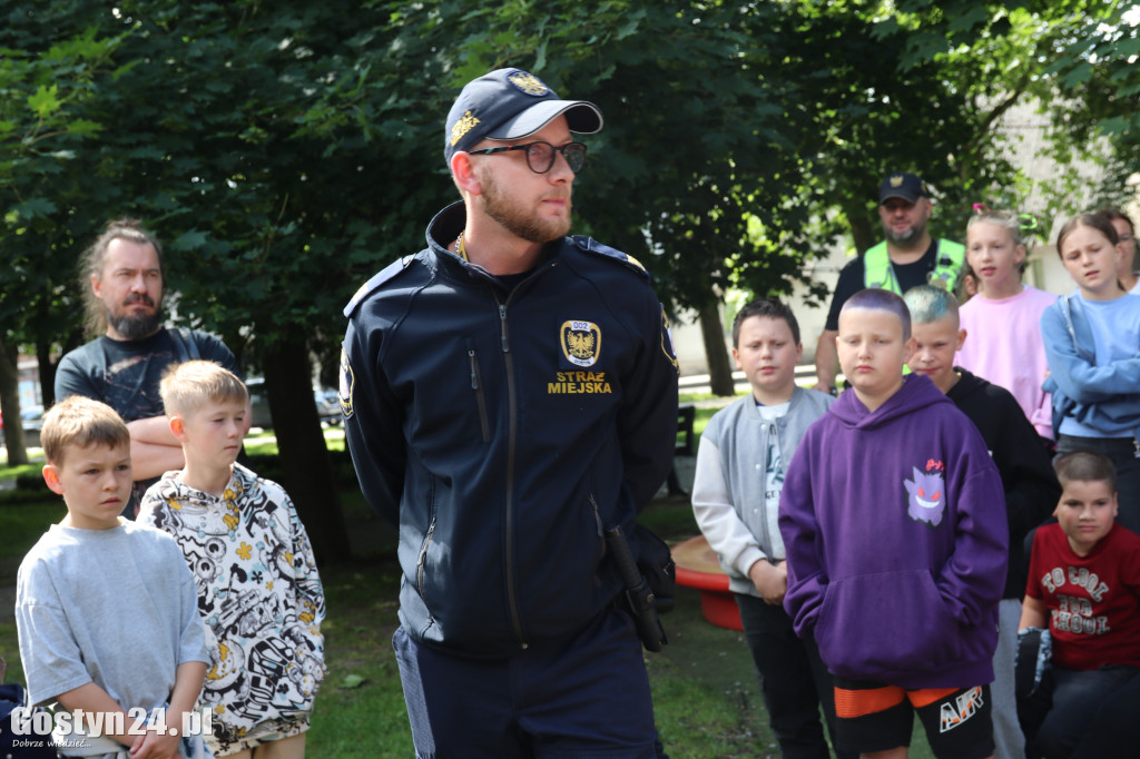 Akcja służb z uczniami w Gostyniu