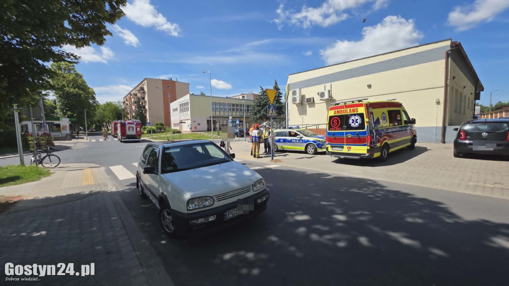 Zderzenie osobówki i rowerzysty w Gostyniu