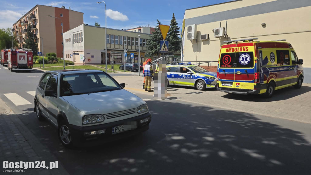 Zderzenie osobówki i rowerzysty w Gostyniu