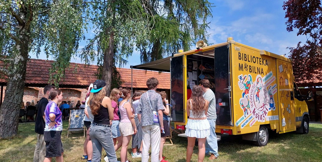 Nie tylko książki z mobilną biblioteką
