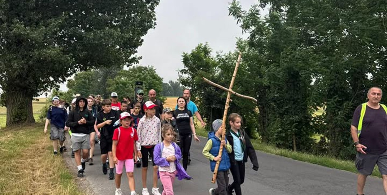 Przeszli wiele kilometrów, niosąc ważną intencję