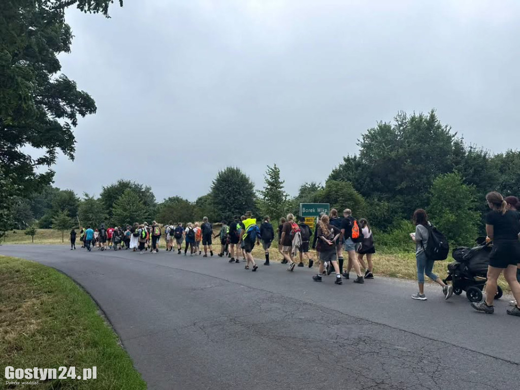 Przeszli wiele kilometrów, niosąc ważną intencję