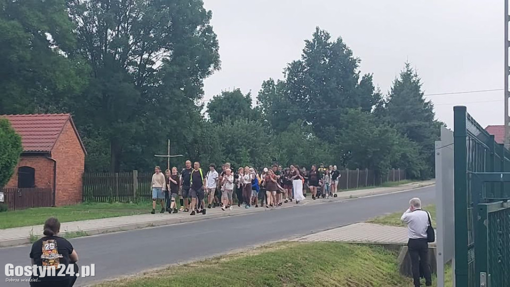 Przeszli wiele kilometrów, niosąc ważną intencję