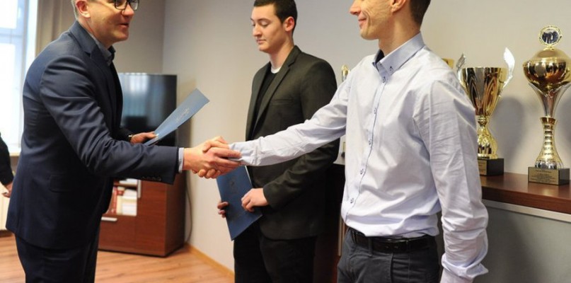 Gratulacje za odwagę na dworcu