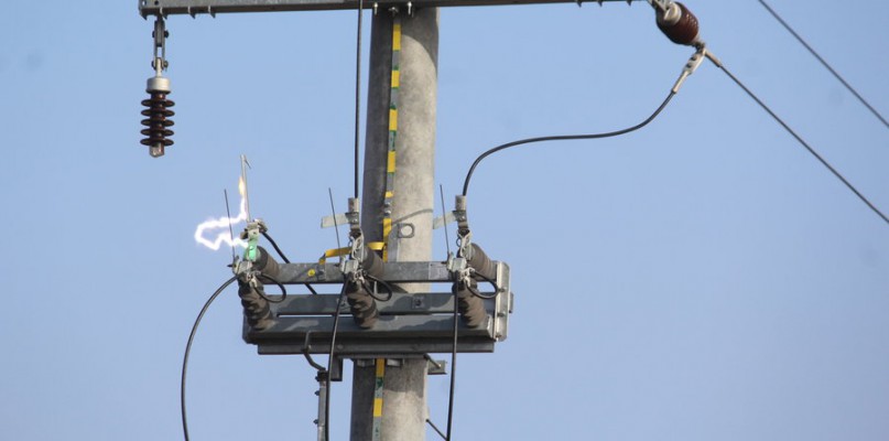 Dziwne zjawisko na słupie