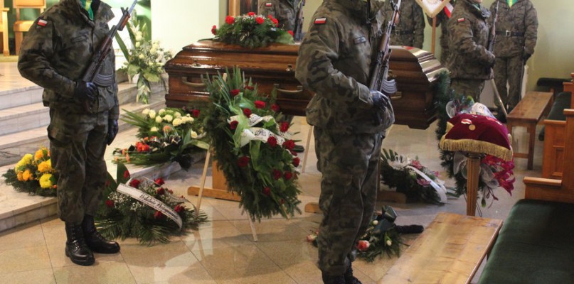 Pożegnany z honorami