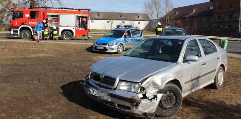 Cysterna i dwie osobówki zablokowały skrzyżowanie