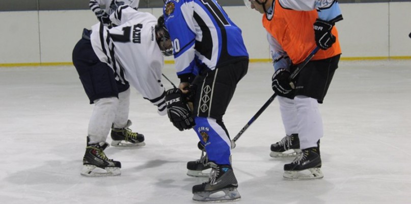 Hokejowe rozgrywki pełne emocji - film