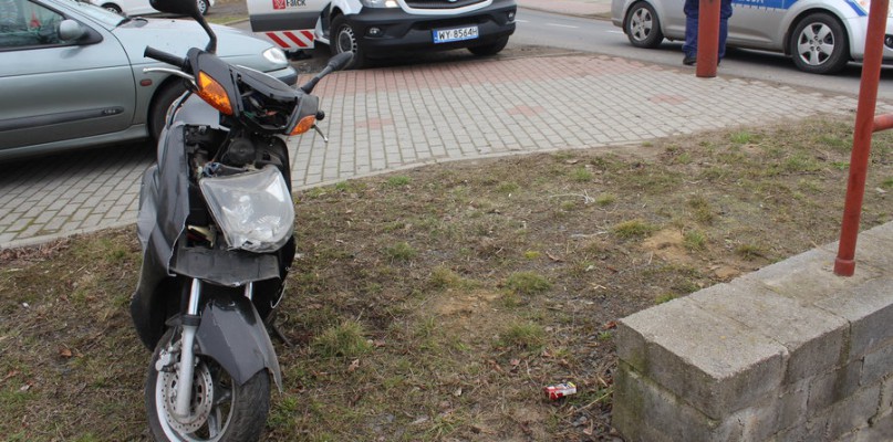 Motorowerem w barierki