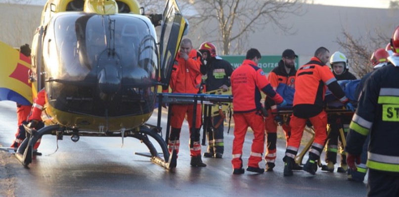 Wypadek o świcie. Helikopter lądował na drodze - film