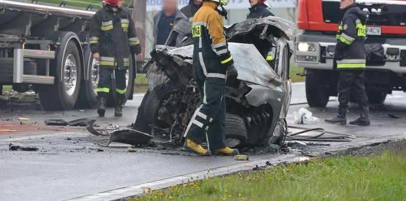 Makabryczny wypadek. Dwie osoby spłonęły