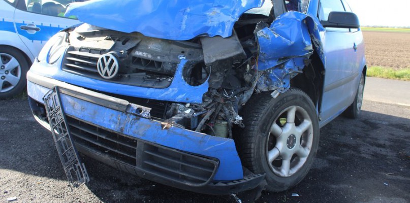 Nie wyhamował i uderzył...