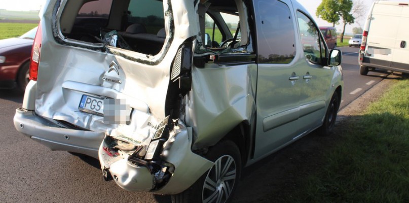 Cysterna zmiażdżyła tył citroena