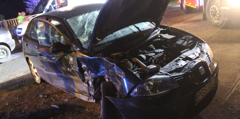 Zdarzenie w Domachowie. Kierowcy doznali obrażeń głowy, nosa i jamy brzusznej