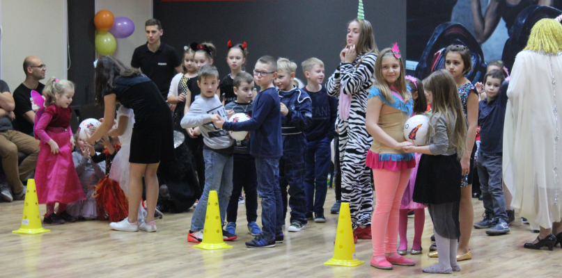 Maluchy bawiły się na "Andrzejkowym Party" w kręglieni