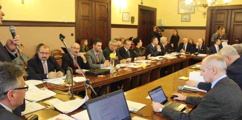 Powiatowy budżet przyjęty. Bez fajerwerków z 28-milionowym długiem