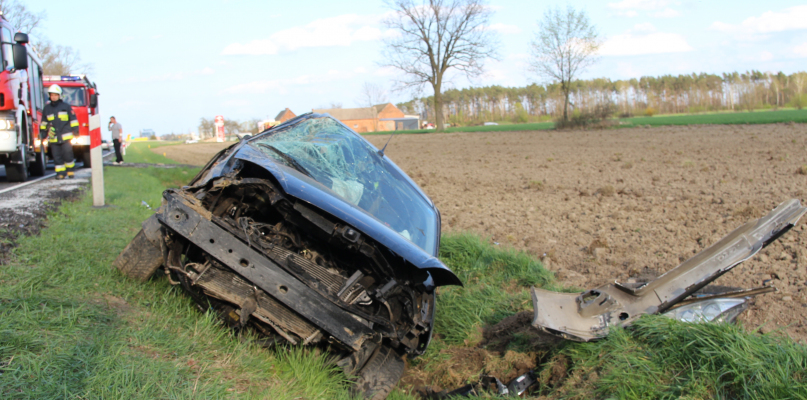 Auto koziołkowało w rowie. Kobieta była kompletnie pijana