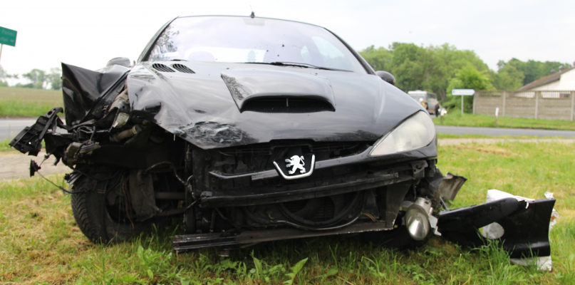 Feralne zakończenie tygodnia. Dwa auta zderzyły się na skrzyżowaniu