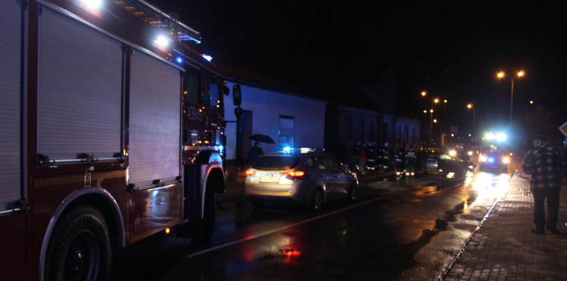 Bus uderzył w drzewo...Trzy osoby ciężko ranne, auto do kasacji