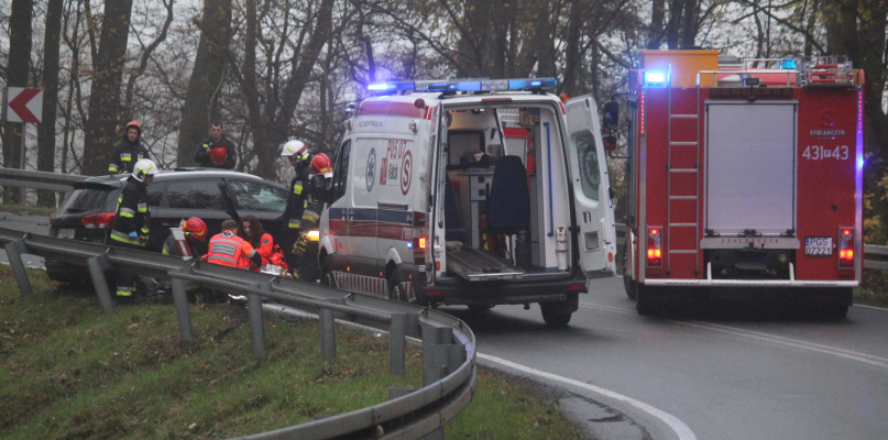 Mało brakowało...Kierowca wpadł w poślizg i zderzył się z ciężarówką