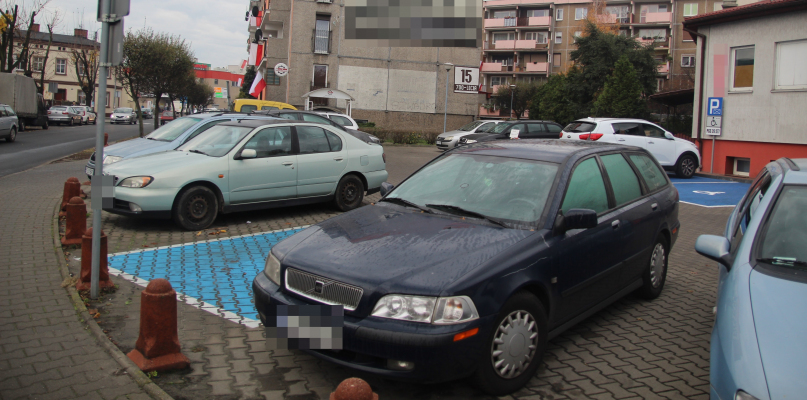 Albo wszyscy, albo nikt... Spięcie o miejsca parkingowe na osiedlu