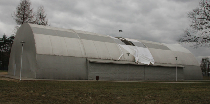 Lodowisko z dziurą w suficie... Dzisiejszy podmuch dokończył dzieła