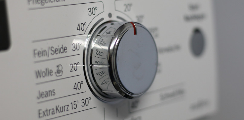 Małe pralki do małej łazienki. Co musisz wiedzieć przed zakupem?