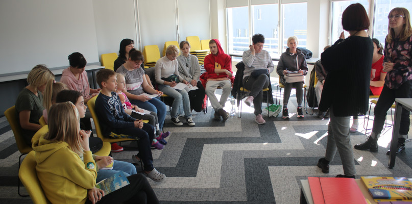 Uczą się mówić w naszym języku bo nie wiedzą jak długo zostaną. Chcą żyć...