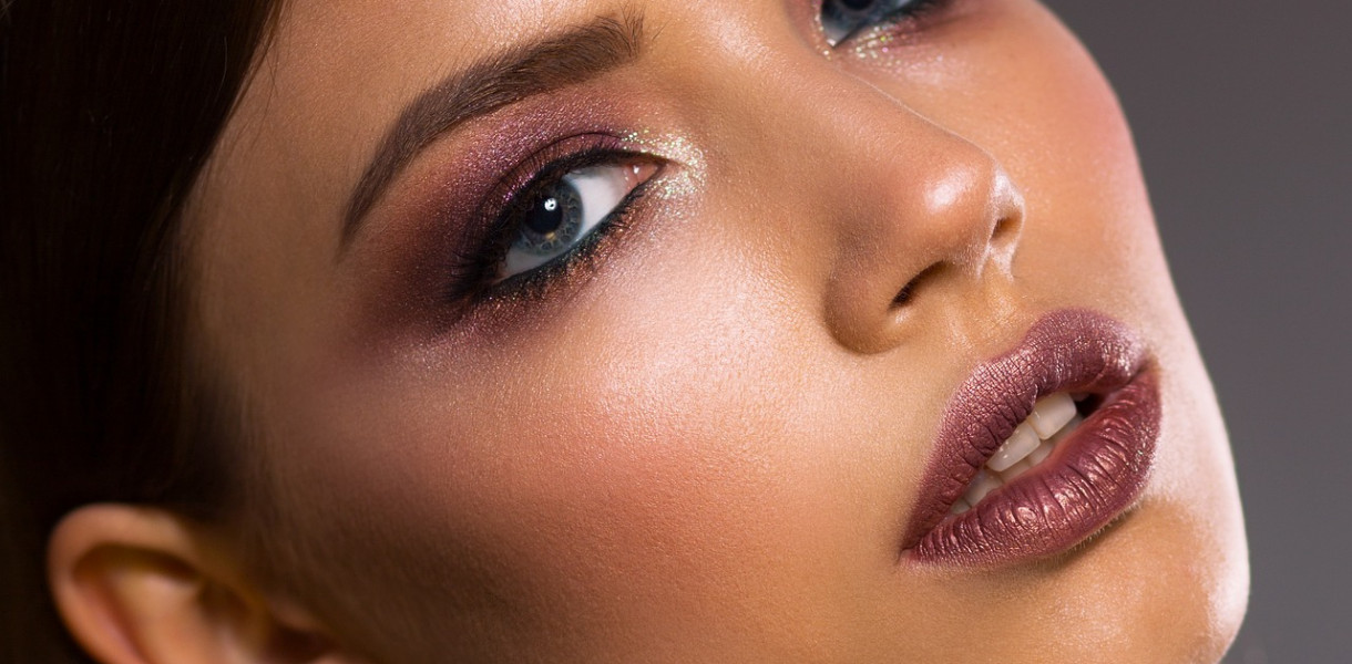 Naturalny makijaż? Podpowiadamy, jak go wykonać!