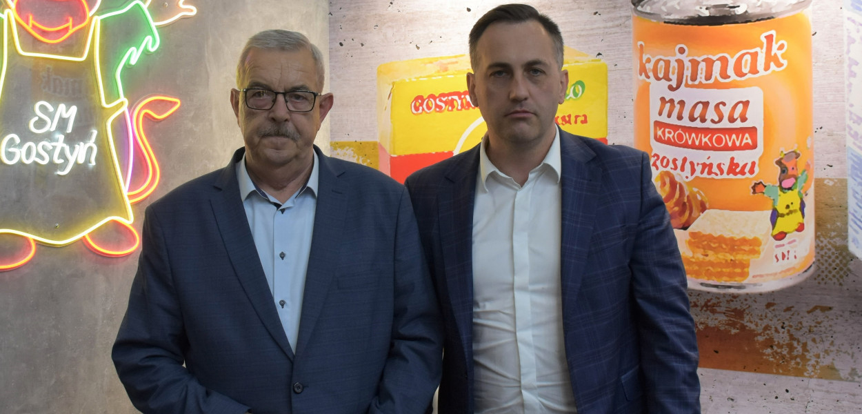 Foto: Grzegorz Grzeszkowiak (po lewej) i  Stefan Stachowiak (nowy prezes) zdjęcie wykonane - Andrzej Rutkowski TPR