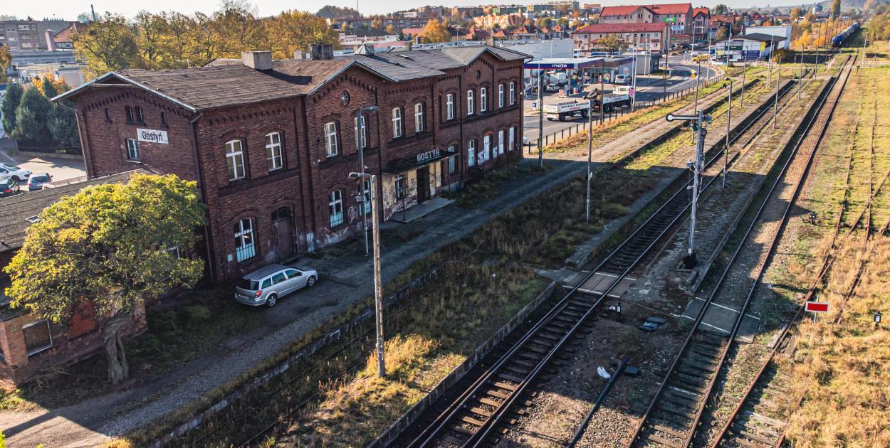 Gostyń może być pierwszy! Wyliczono, ilu pasażerów rocznie skorzysta z tych...