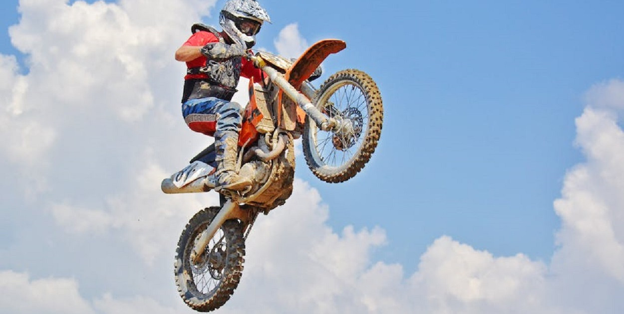 Rękawice motocyklowe - co musisz wiedzieć przed ich zakupem