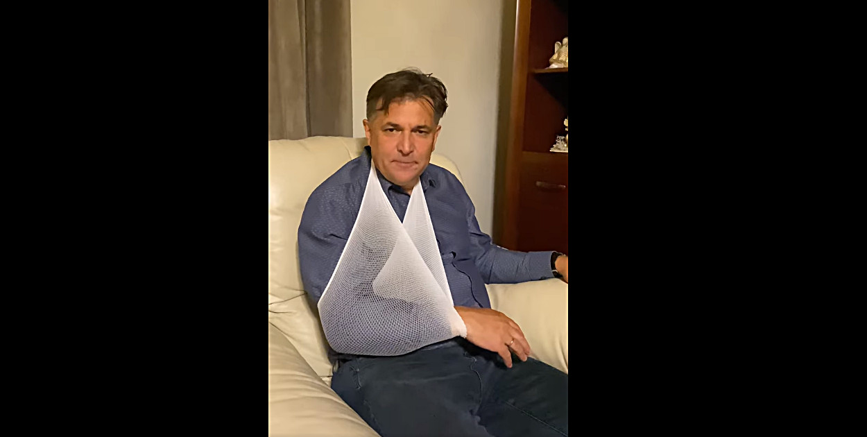 Padł ofiarą nienawiści do PiS? Twierdzi, że wjechał w niego samochód