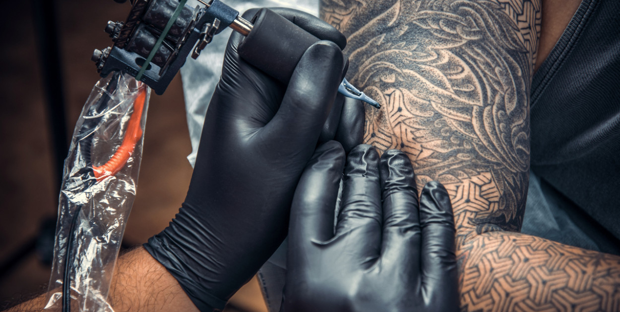 Jak używać kalki do tatuażu? Podpowiadamy!