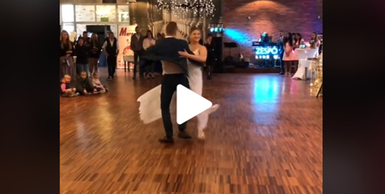 Para z naszego powiatu robi furorę na TikToku. Historia nagrania zaskakuje...