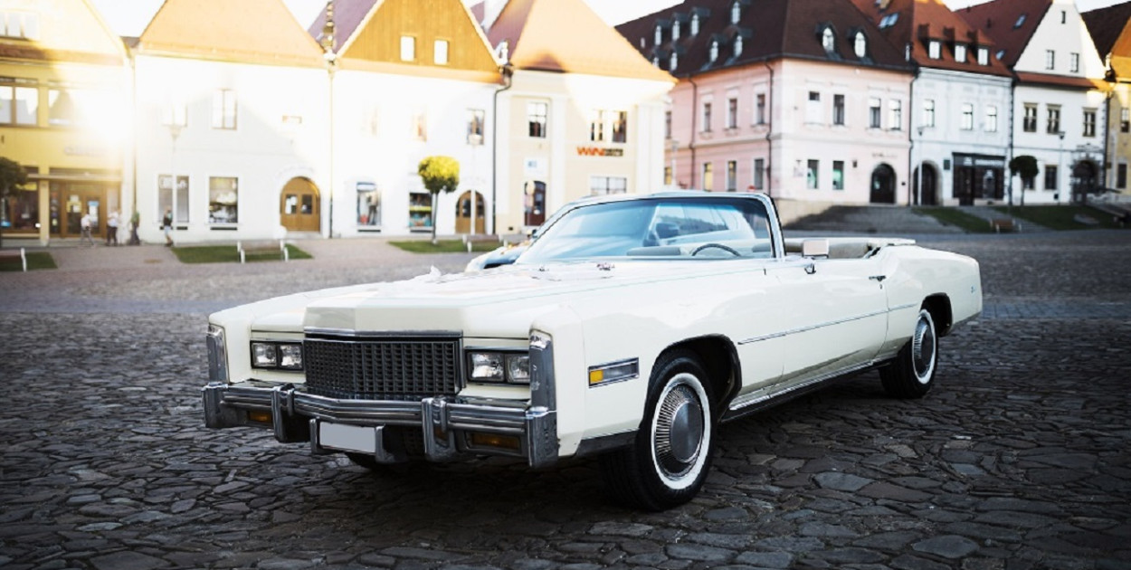 Żółte tablice rejestracyjne – kiedy klasyk staje się autem zabytkowym?