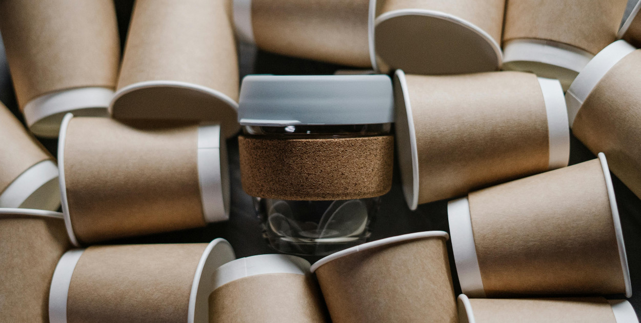 Jakie korzyści przynosi zastosowanie opakowań z materiałów odnawialnych?