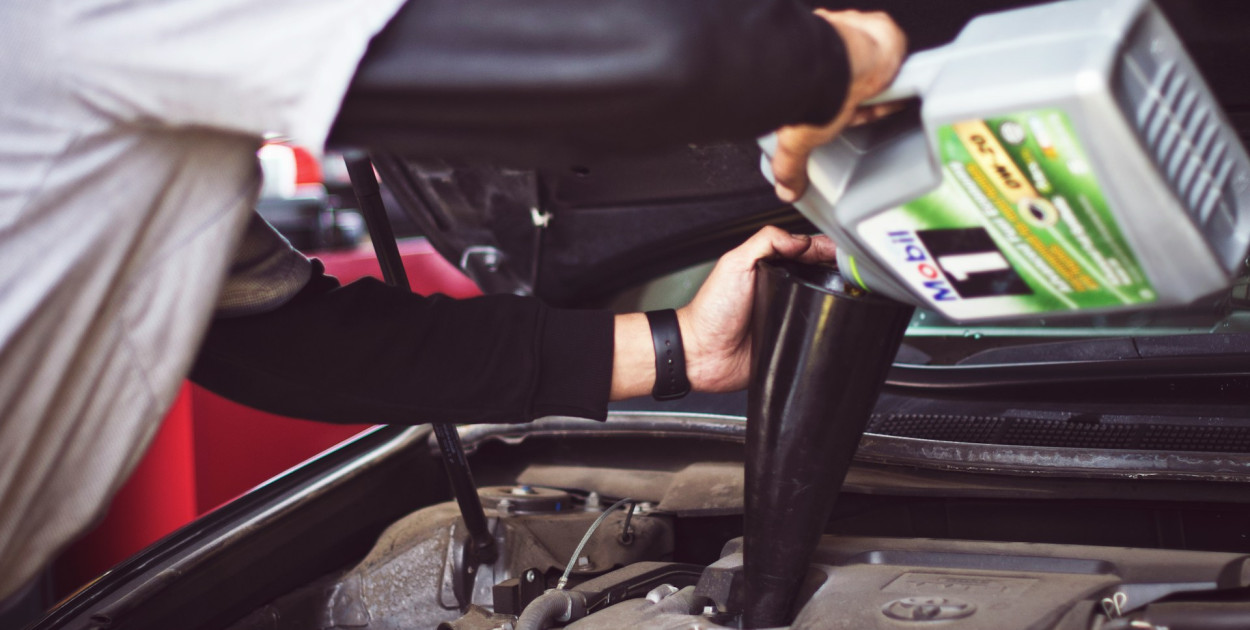 Oleje silnikowe - czym kierować się przy wyborze?