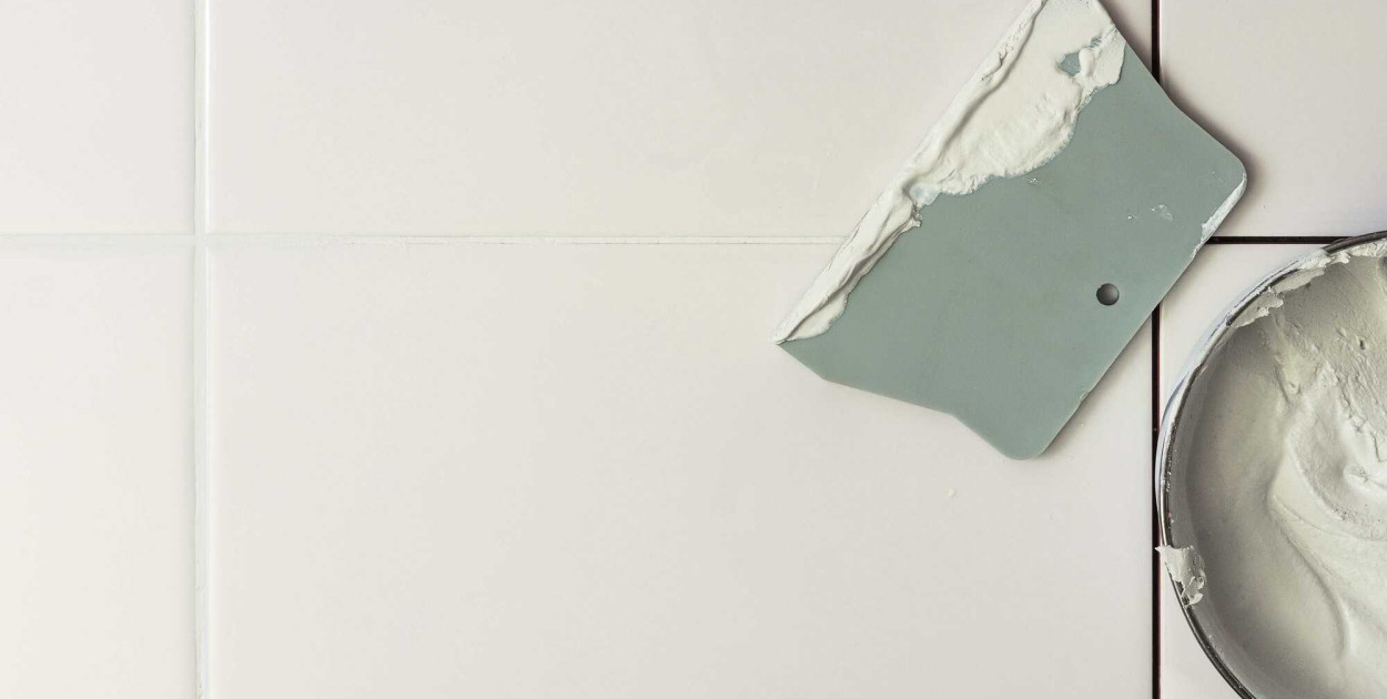 Dobór fugi do białych płytek – jakie kolory fugi wybrać?