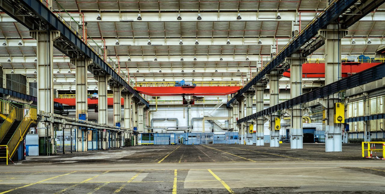 Usługi relokacji maszyn i linii produkcyjnych – efektywna forma współpracy