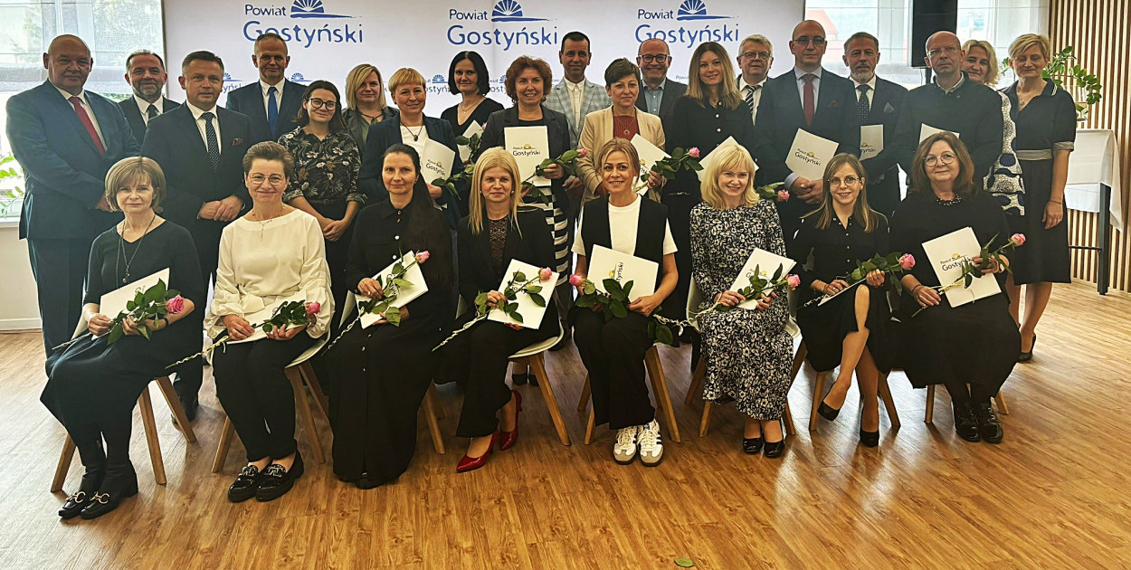 Na to wyróżnienie pracowali cały rok. Oto nauczyciele i dyrektor, którzy...