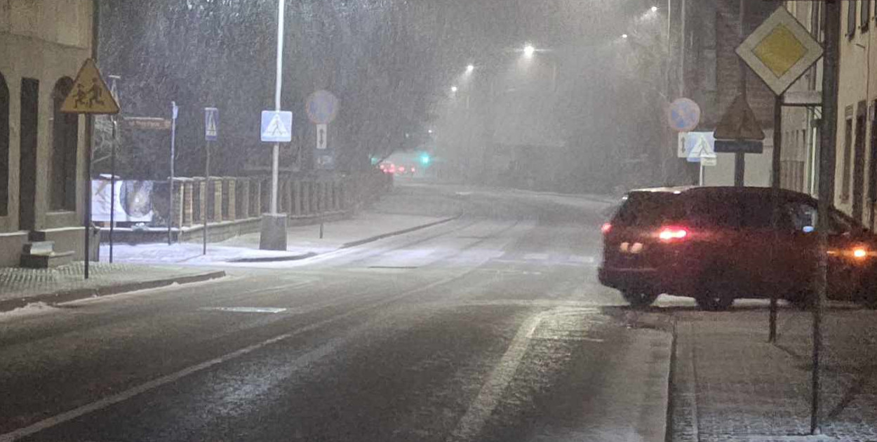 Zima znów zaskoczyła drogowców – internauci nie mieli litości! Byli wściekli...